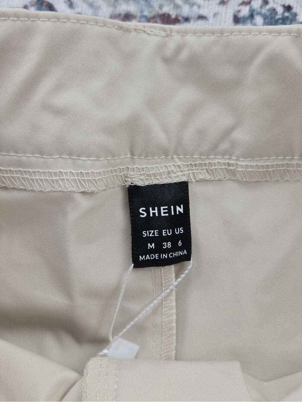 Shein High Rise Shorts Medium - Picture 3 of 7